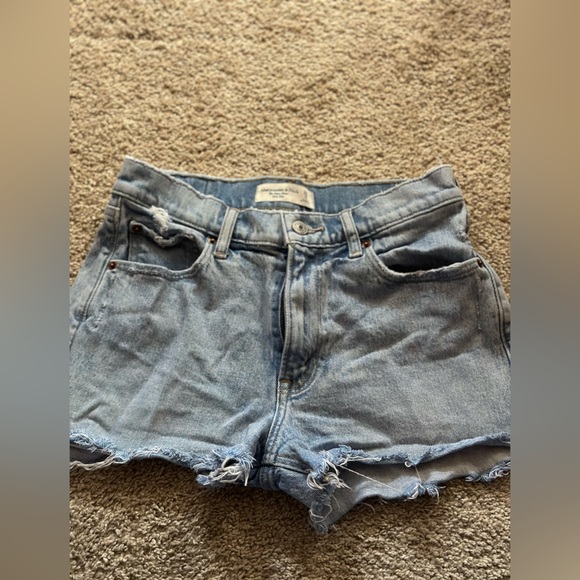 Abercrombie Mom Mid Rise Shorts - Picture 2 of 3